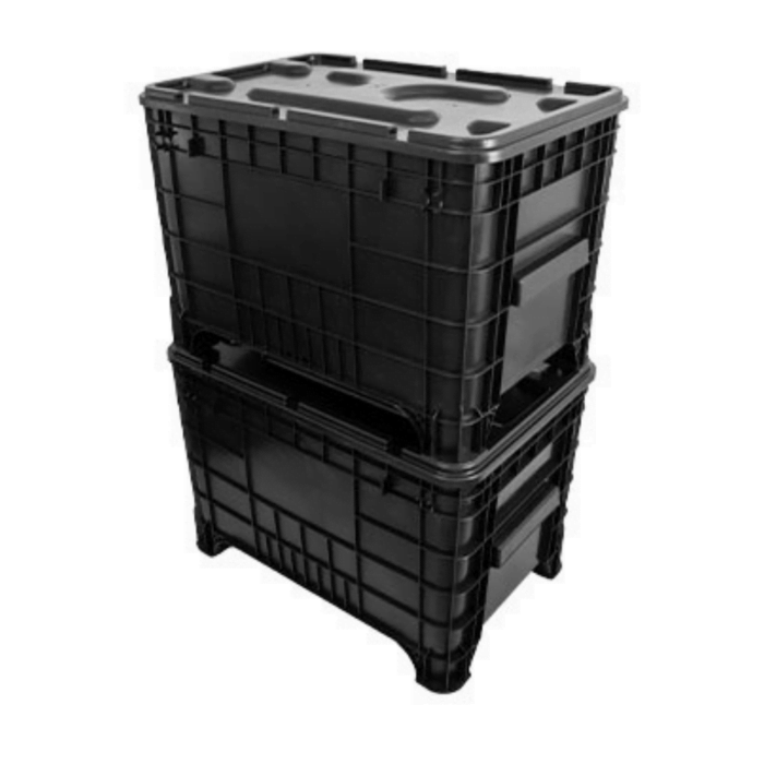 A Caixa Plástica 372 Litros, também conhecida como Caixa Container, é um dos modelos mais resistentes do mercado, possui tampa com encaixe para empilhamento e frisos que impedem o acúmulo de água. Além disso, é robusta e possui fundo super resistente.