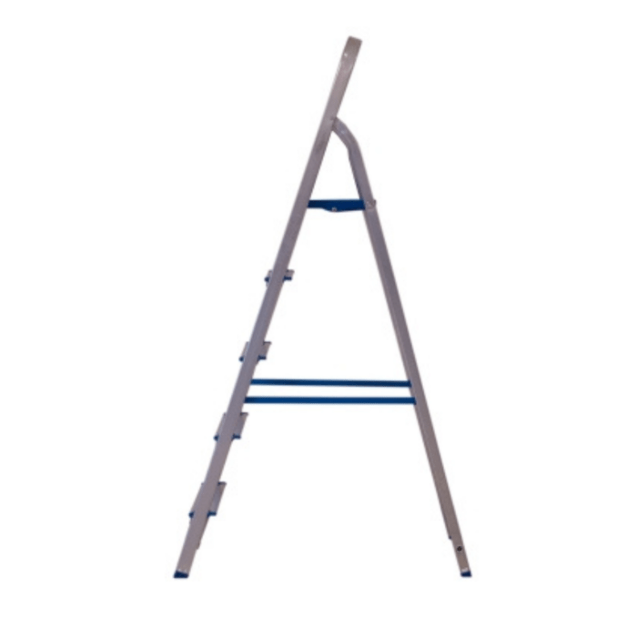 A Escada Residencial é perfeita para alcançar o alto da estante ou troca a lâmpada da cozinha. Ela possui pés e degraus antiderrapantes e tem os pés fixados nos perfis de alumínio, evitando que escapem.